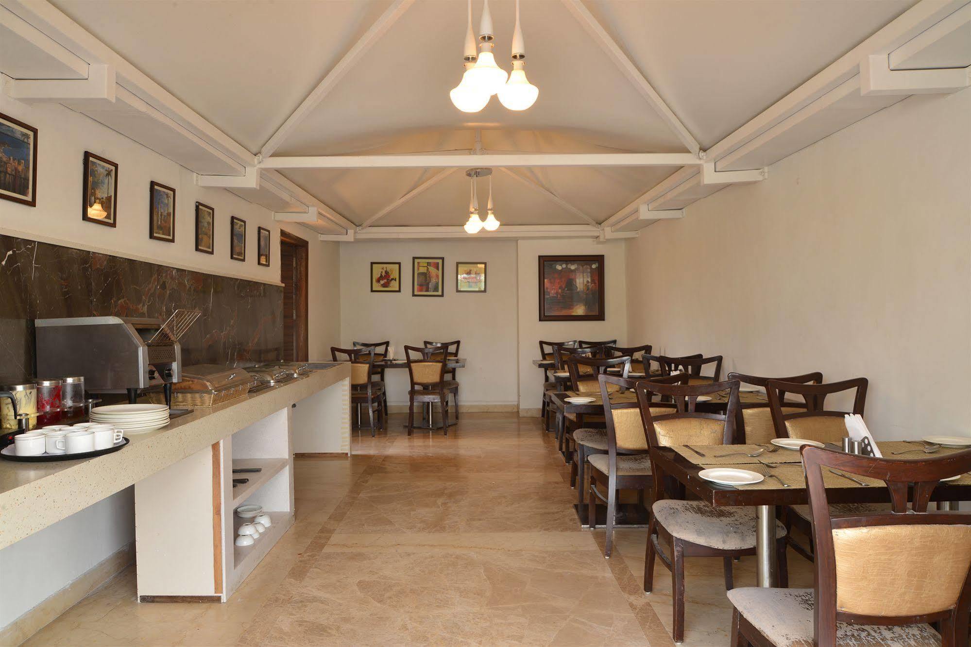 Hotel Le Roi Near New Delhi Railway Station Eksteriør billede